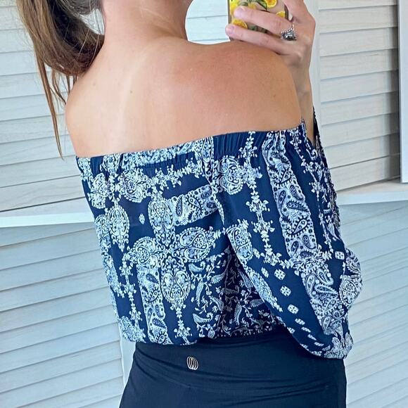 Altar'd State blue and white off the shoulder crop top - Picture 4 of 11